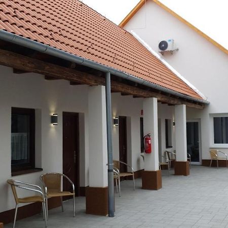 Czermann Holiday Inn Oroszlány Dış mekan fotoğraf