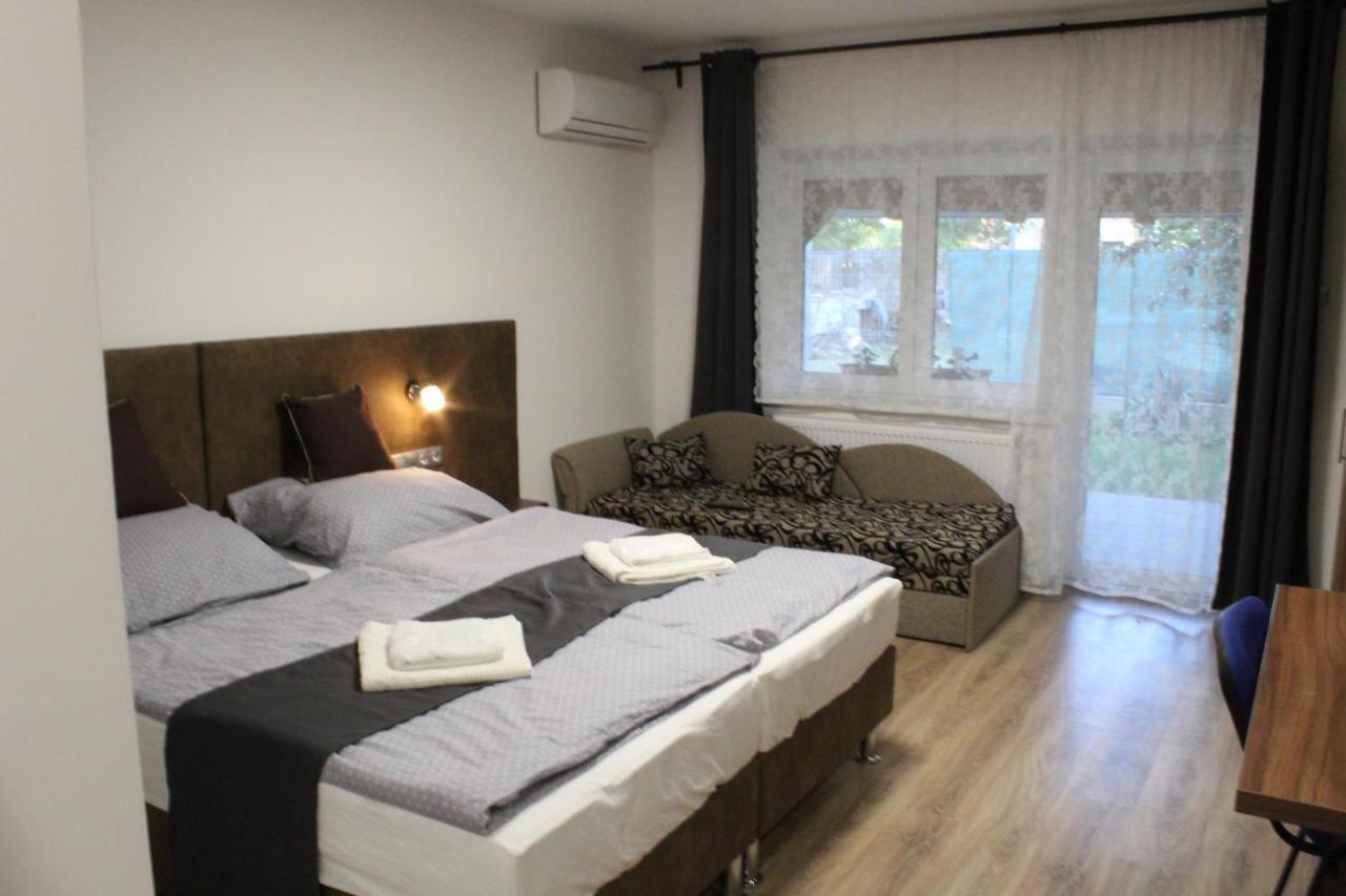 Czermann Holiday Inn Oroszlány Dış mekan fotoğraf
