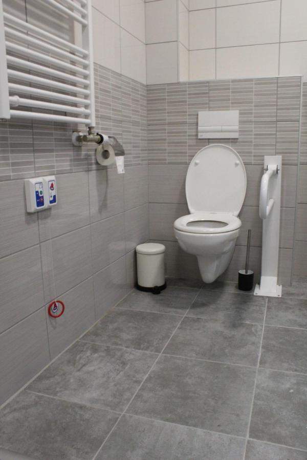 Czermann Holiday Inn Oroszlány Dış mekan fotoğraf