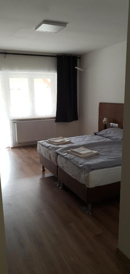 Czermann Holiday Inn Oroszlány Dış mekan fotoğraf