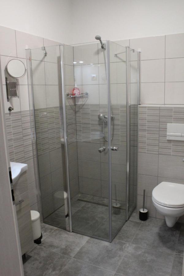 Czermann Holiday Inn Oroszlány Dış mekan fotoğraf